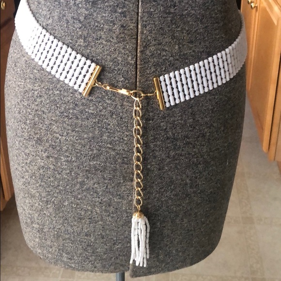 Vintage 1970s white plastic adjustable belt.